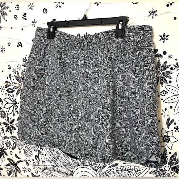 Pants - Adorable comfy skort! Black and white geometric pattern cotton blend, size large